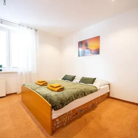 3-bed Bliss: Modern & Spacious Lejlighed *