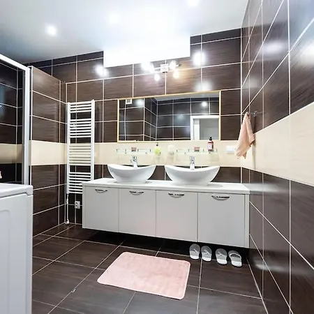 3-bed Bliss: Modern & Spacious *
