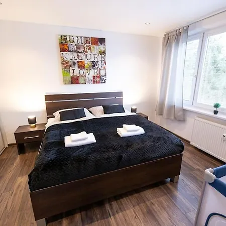 Apartment 3-bed Bliss: Modern & Spacious