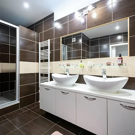 3-bed Bliss: Modern & Spacious