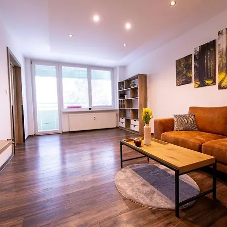 3-bed Bliss: Modern & Spacious Апартаменты Мартин