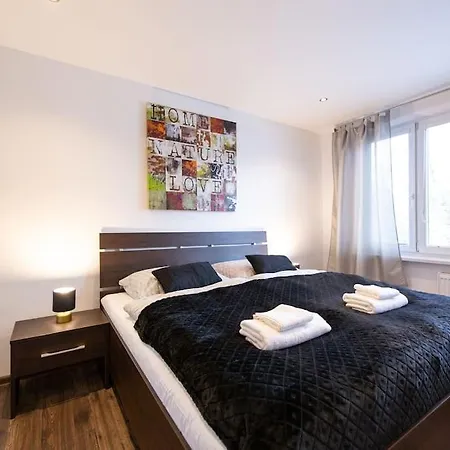 3-bed Bliss: Modern & Spacious *