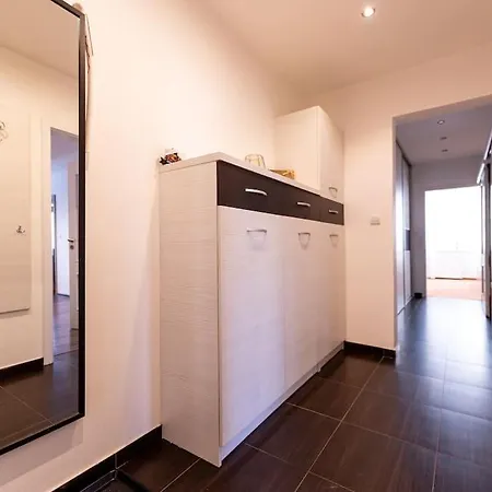 Lejlighed 3-bed Bliss: Modern & Spacious