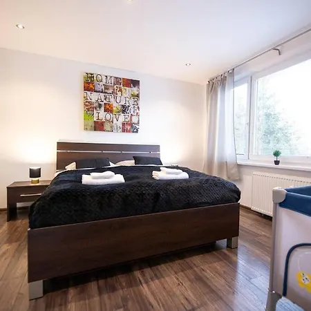 3-bed Bliss: Modern & Spacious * Мартин