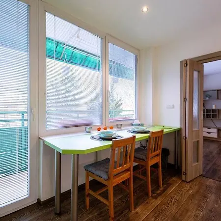 Apartment 3-bed Bliss: Modern & Spacious Martin