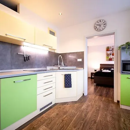 3-bed Bliss: Modern & Spacious * Мартин