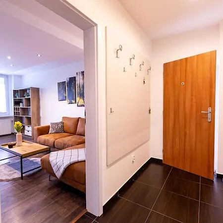 3-bed Bliss: Modern & Spacious Martin